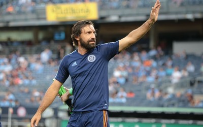 熊猫体育-加维训练中与教练单挑