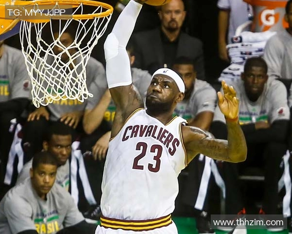 拉斯帕多里绝杀后疯狂滑跪庆祝